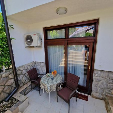 Apartments Vesna Pinezići Buitenkant foto