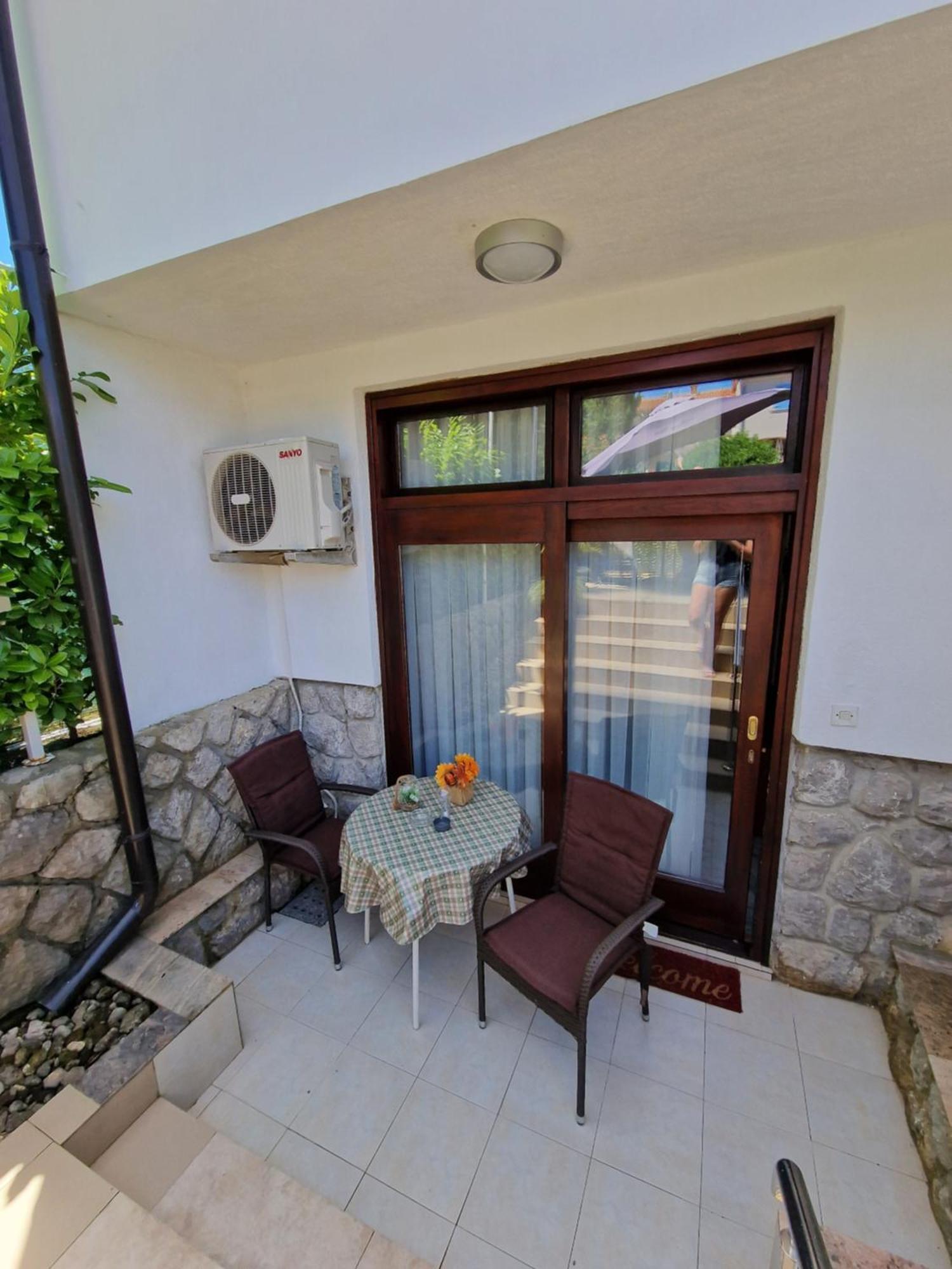 Apartments Vesna Pinezići Buitenkant foto